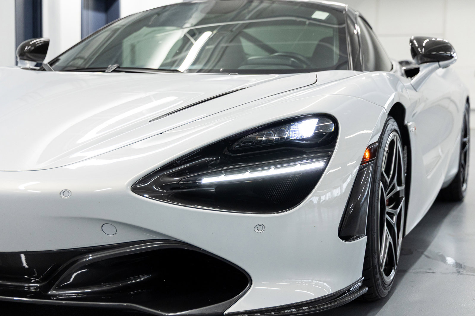 Used 2018 McLaren 720S photo 16