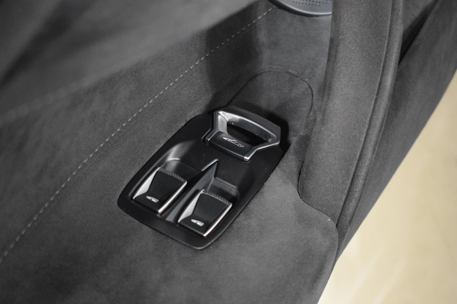 Used 2020 McLaren 720S Performance photo 40