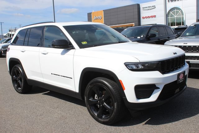 Used 2023 Jeep Grand Cherokee Altitude