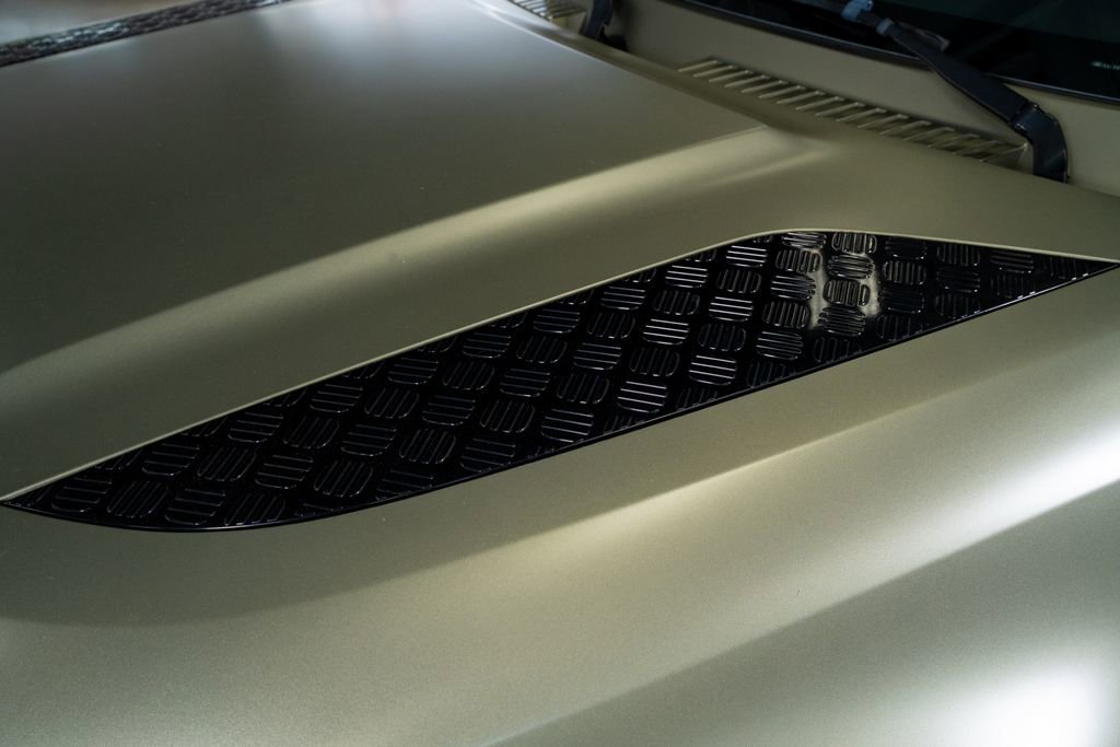 2020 Land Rover Defender 110 SE