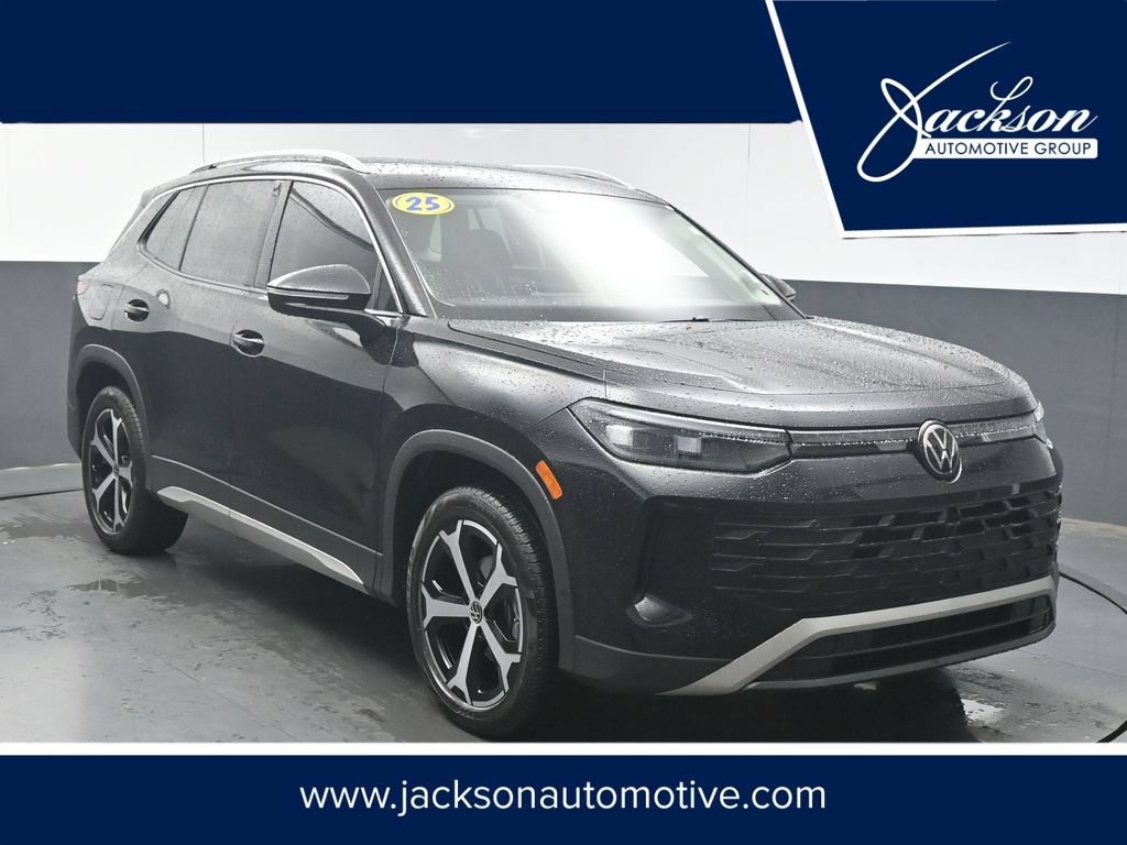 Used 2025 Volkswagen Tiguan SE