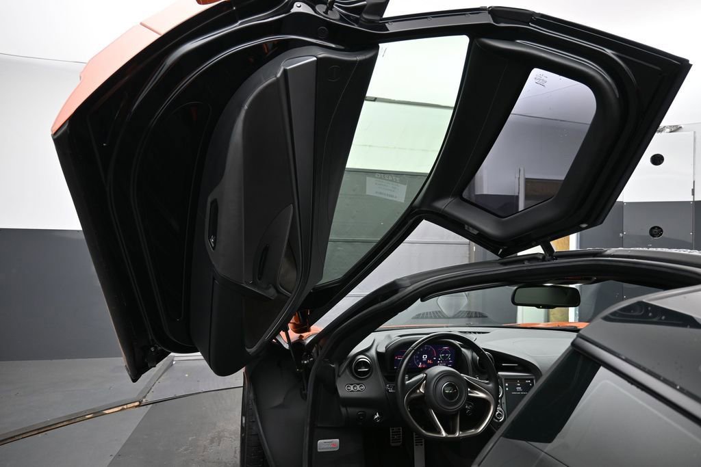 Used 2019 McLaren 720S Luxury photo 10