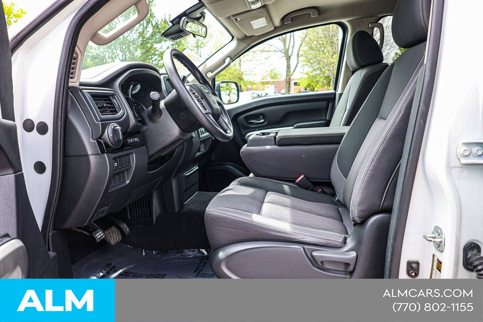 2023 Nissan Titan SV