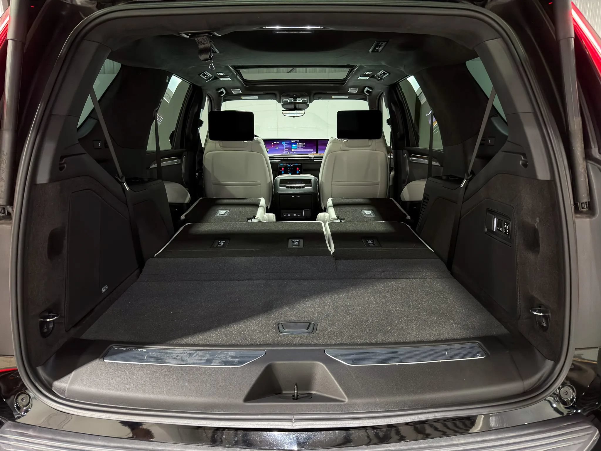 2026 Cadillac Escalade Platinum Sport - Photo 12