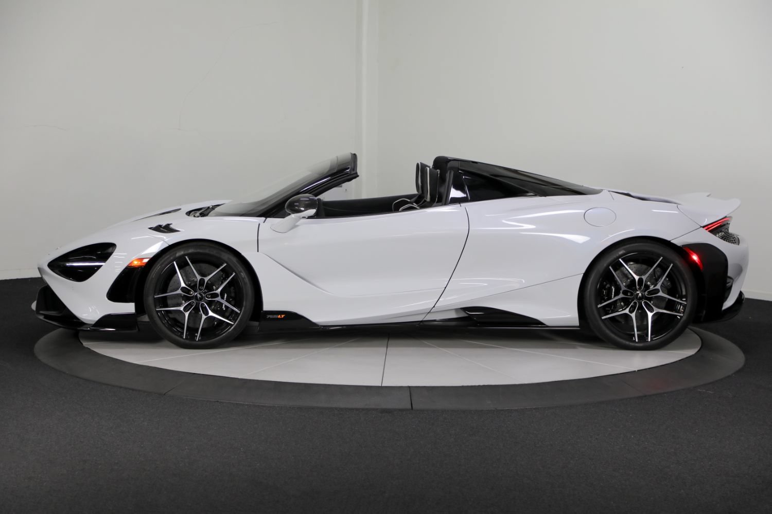Used 2022 McLaren 765LT photo 7