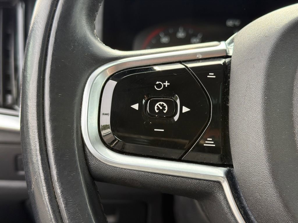 2017 Volvo S90 T6 Momentum