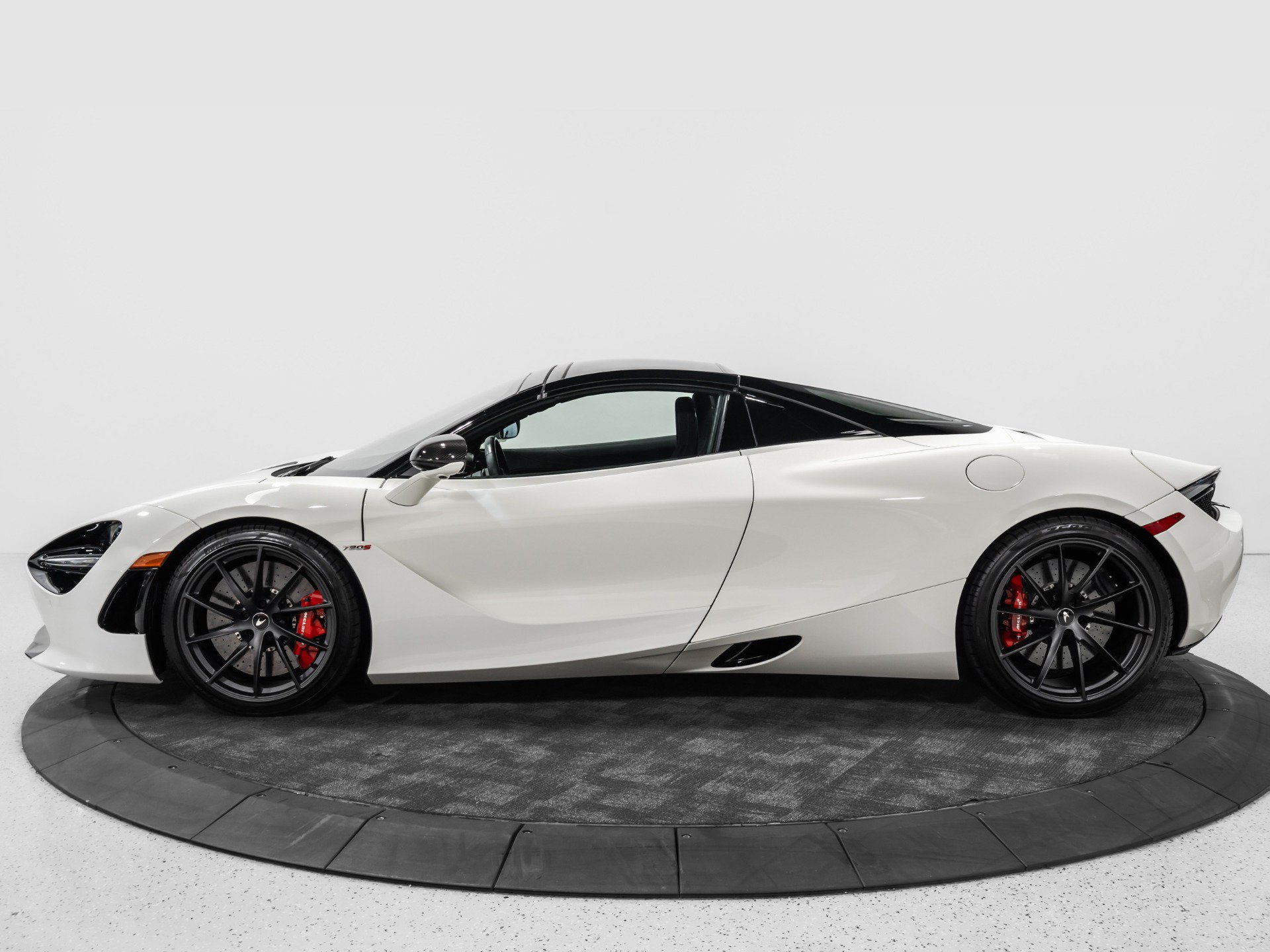 Used 2021 McLaren 720S Performance photo 18