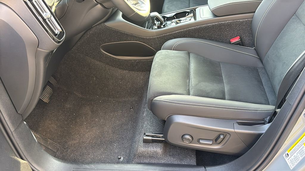 2026 Volvo Xc40 B5 Ultra