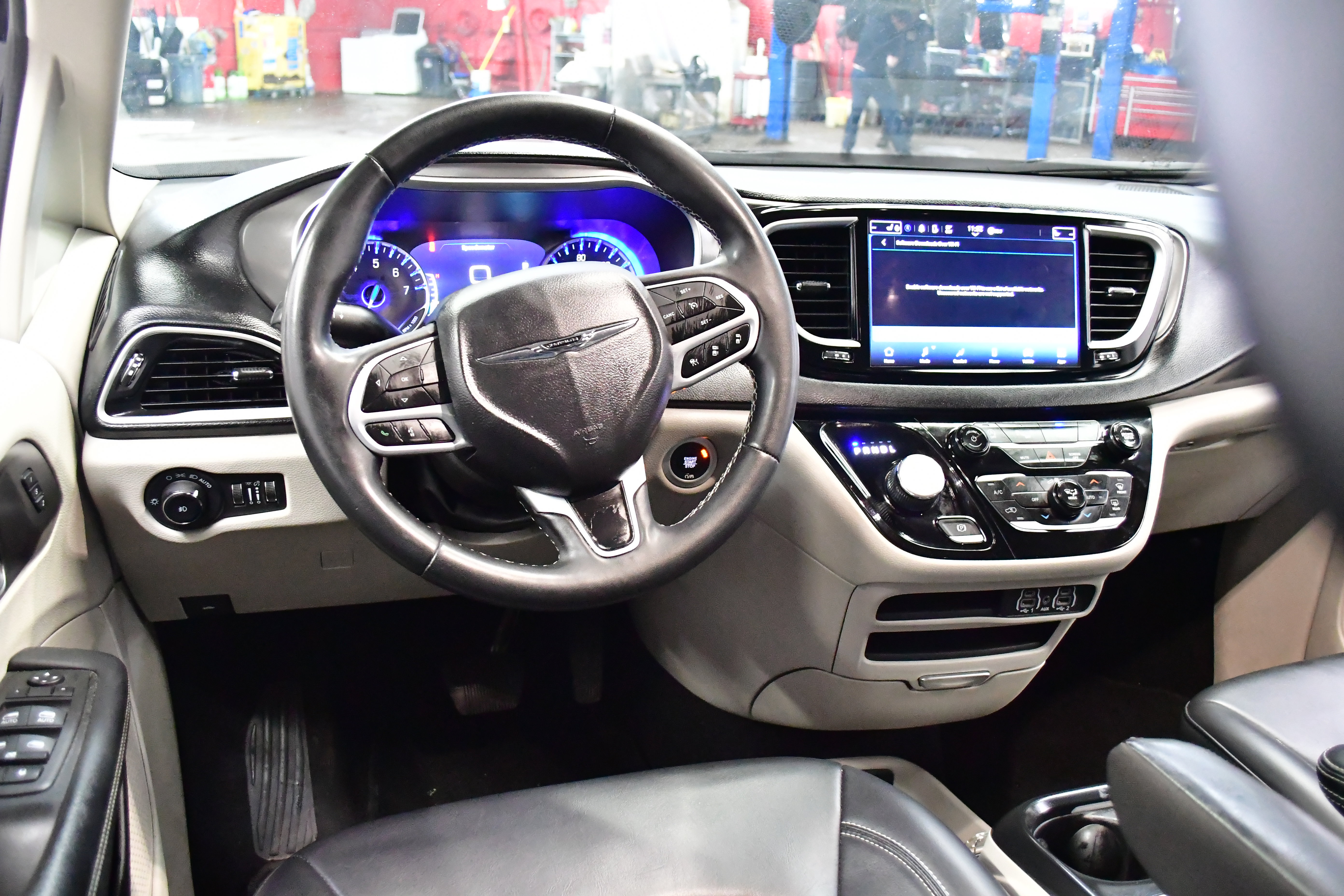 2023 Chrysler Pacifica Touring-L