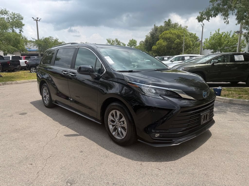 Used 2025 Toyota Sienna XLE