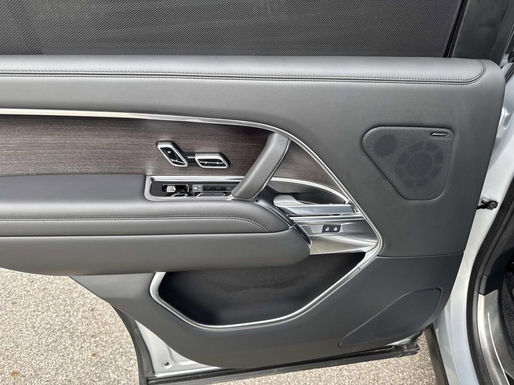 2025 Land Rover Range Rover Long Wheelbase SE