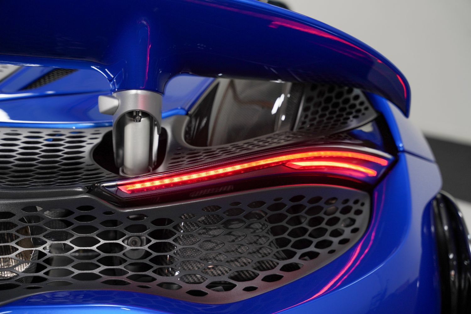 Used 2022 McLaren 765LT photo 26