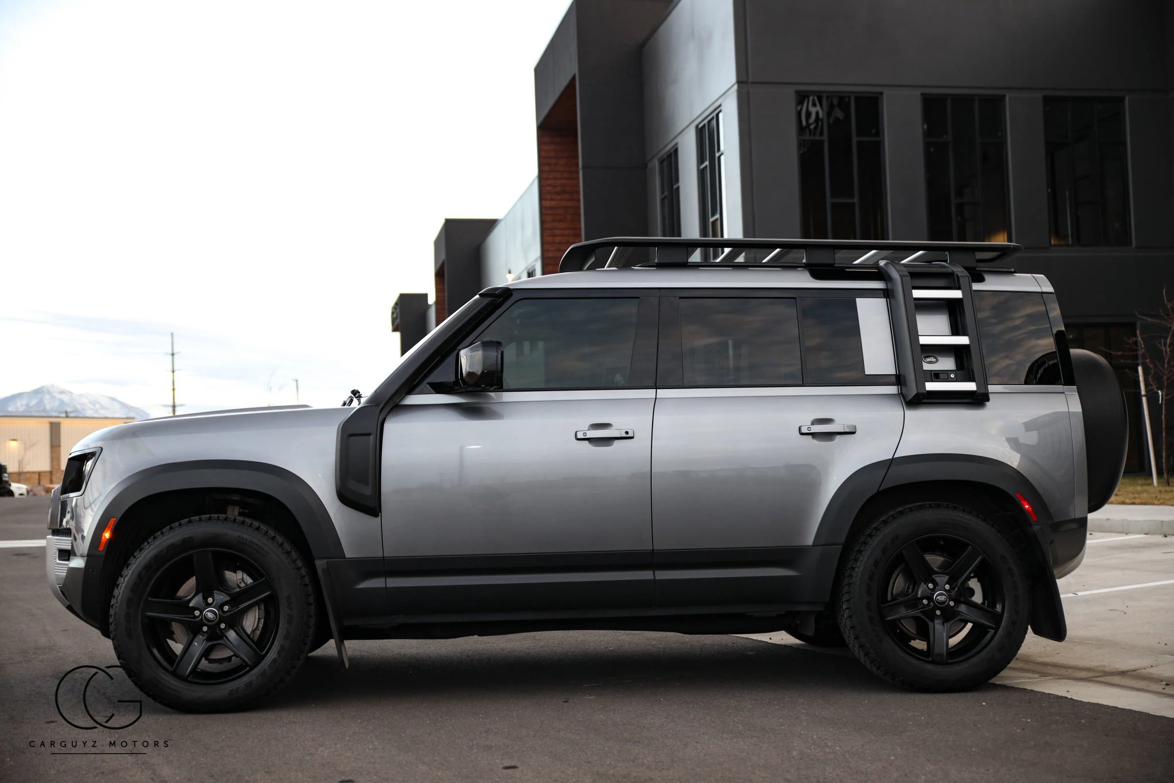 2022 Land Rover Defender 110 SE