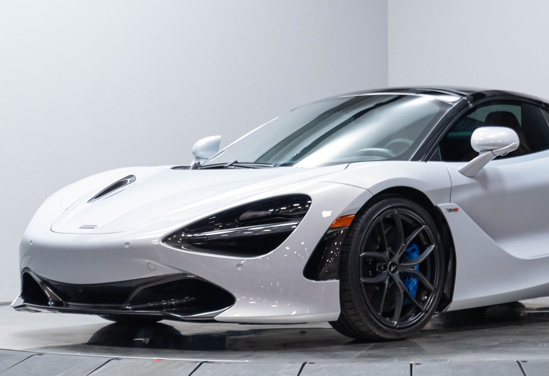 Used 2020 McLaren 720S Luxury photo 6