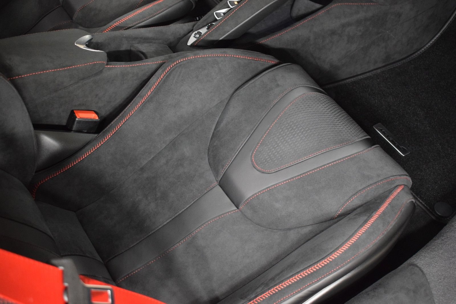 New 2026 McLaren 750S photo 20