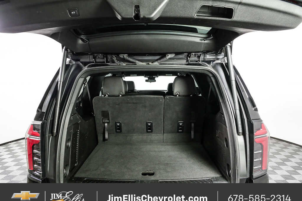 2025 Chevrolet Suburban LT