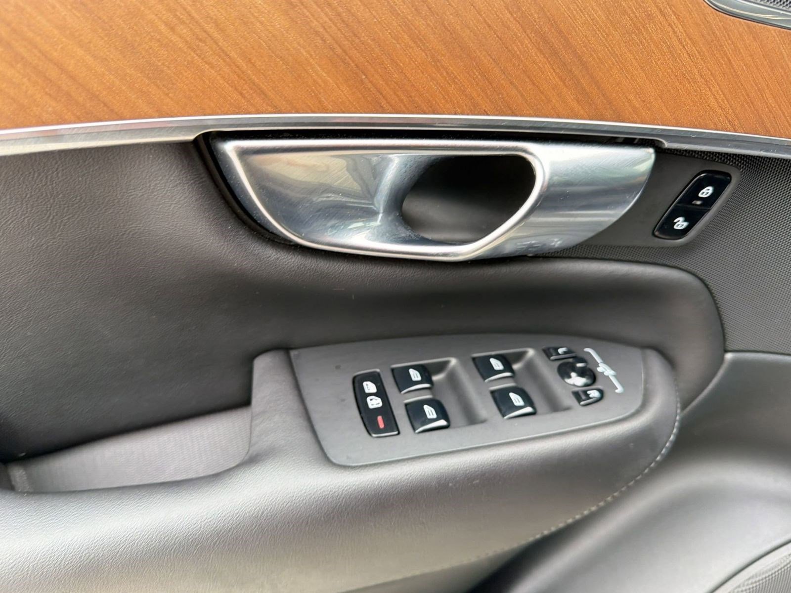 2023 Volvo Xc90 B6 Plus