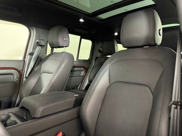 2025 Land Rover Defender 130 X-Dynamic SE