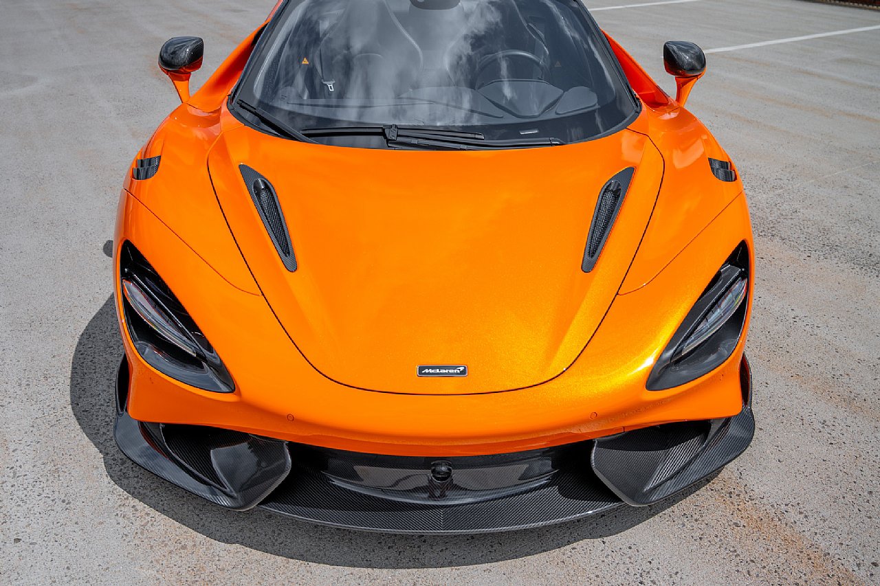 Used 2022 McLaren 765LT photo 14