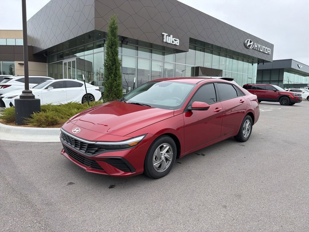 New 2025 Hyundai Elantra SE