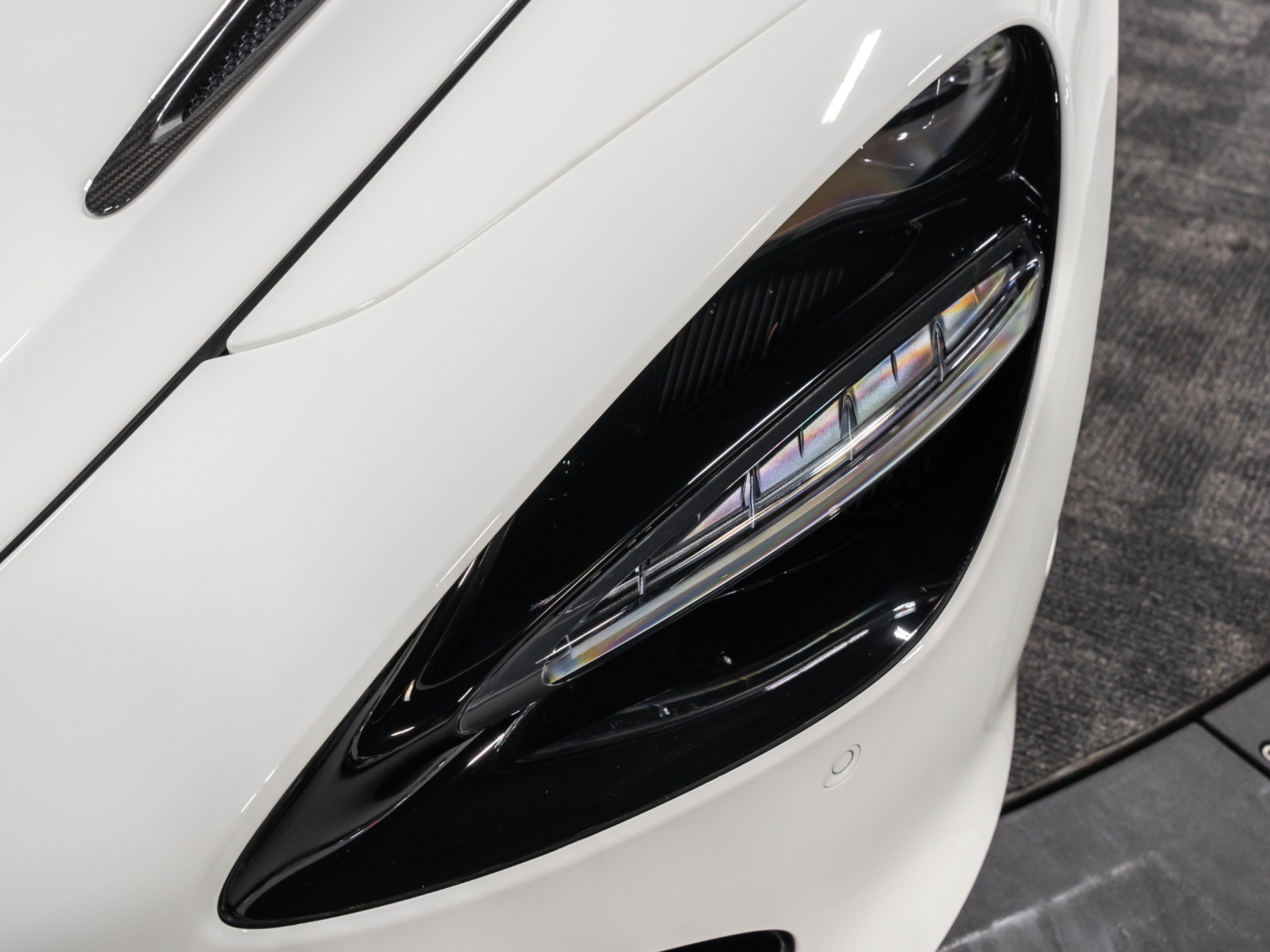 Used 2021 McLaren 720S Performance photo 34