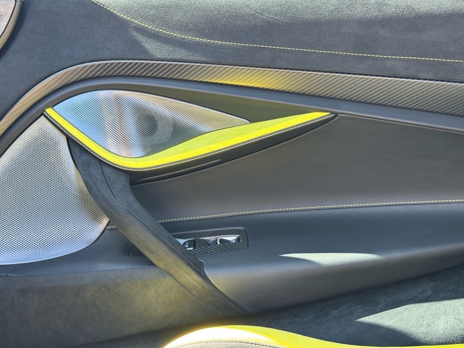 Used 2024 McLaren 750S photo 19