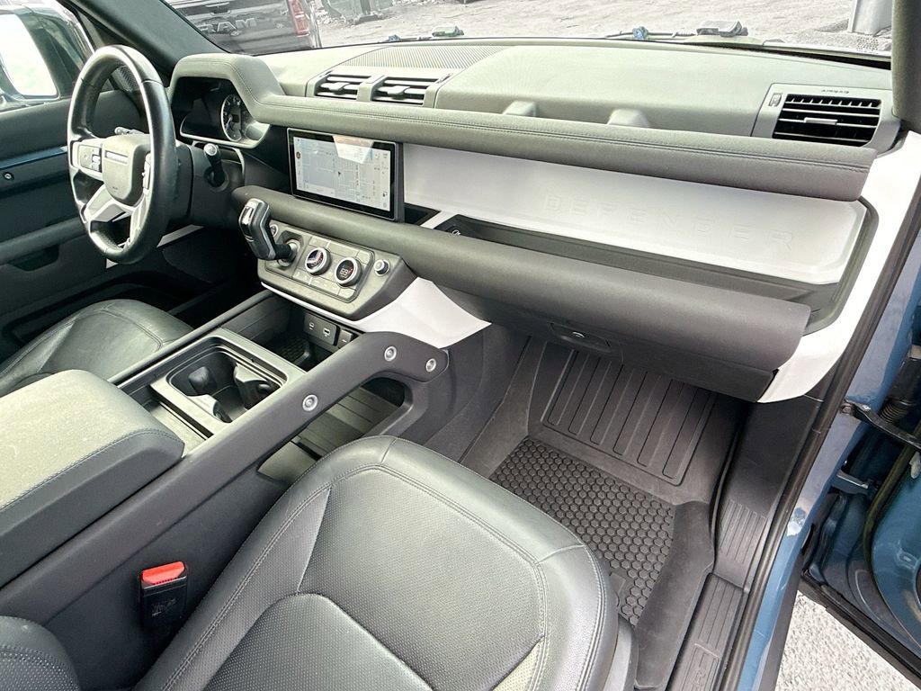 2023 Land Rover Defender 90 SE