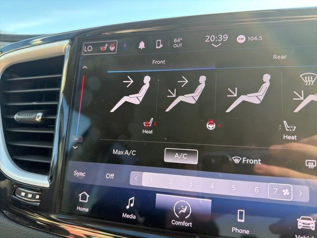 2023 Chrysler Pacifica Touring-L