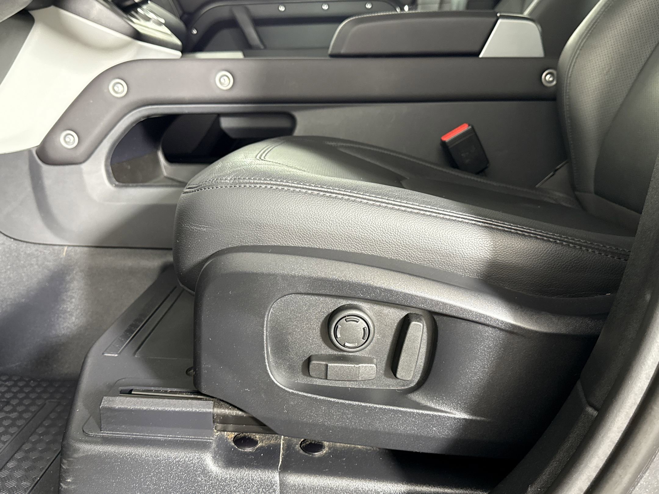 2024 Land Rover Defender 110 S