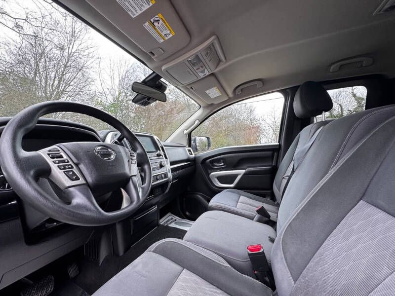 2021 Nissan Titan SV