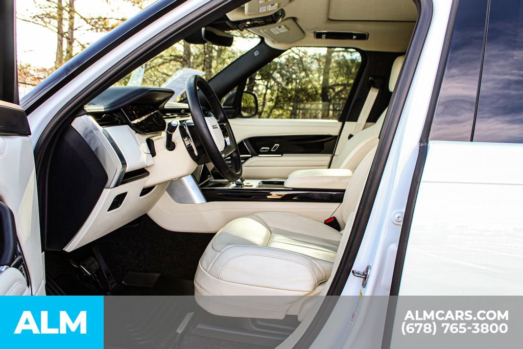 2025 Land Rover Range Rover Long Wheelbase SE