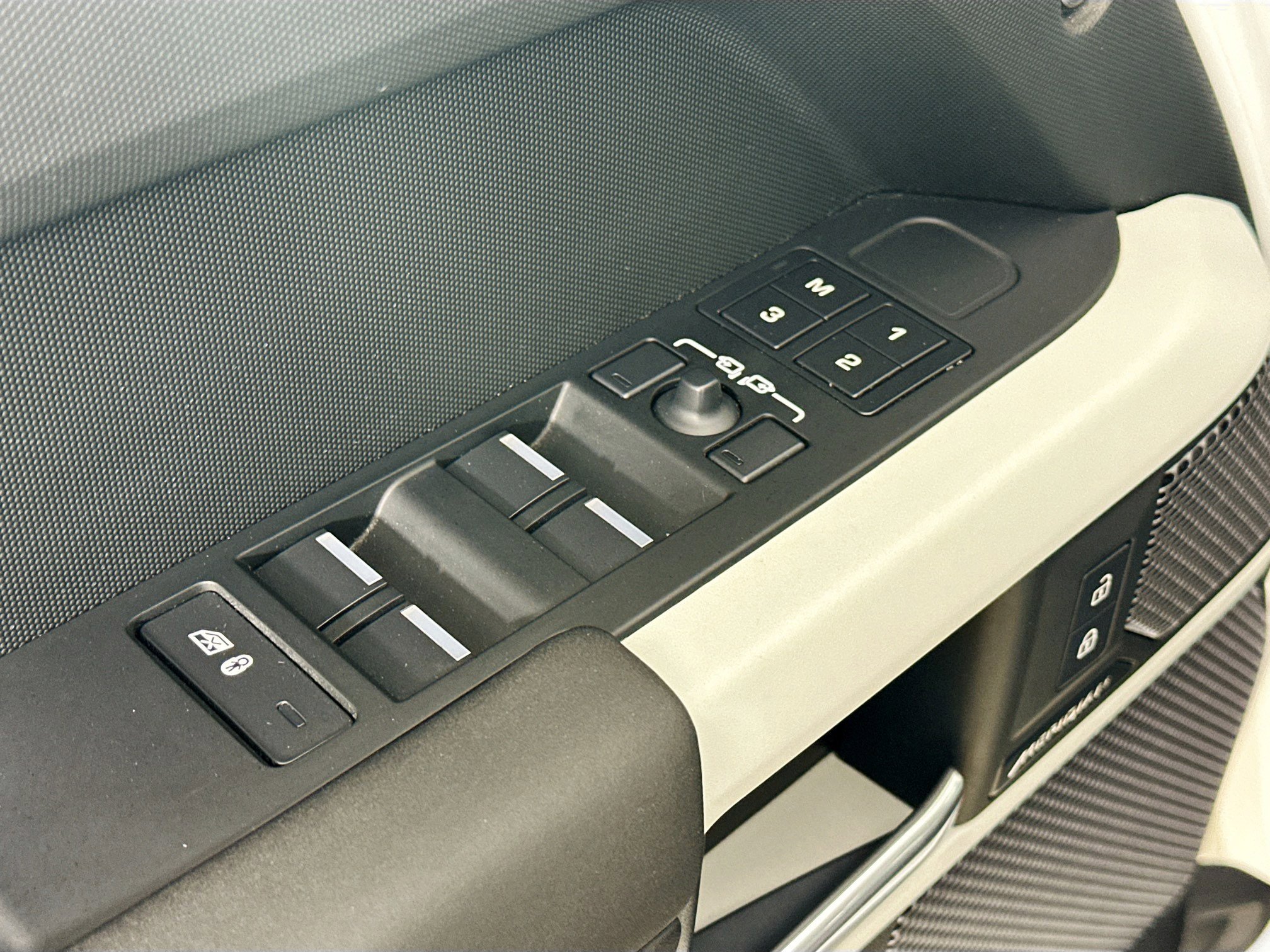 2024 Land Rover Defender 110 S