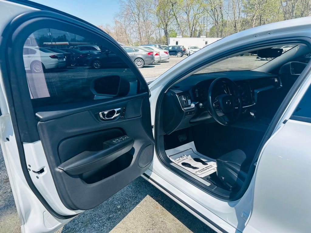 2020 Volvo S60 T5 Momentum