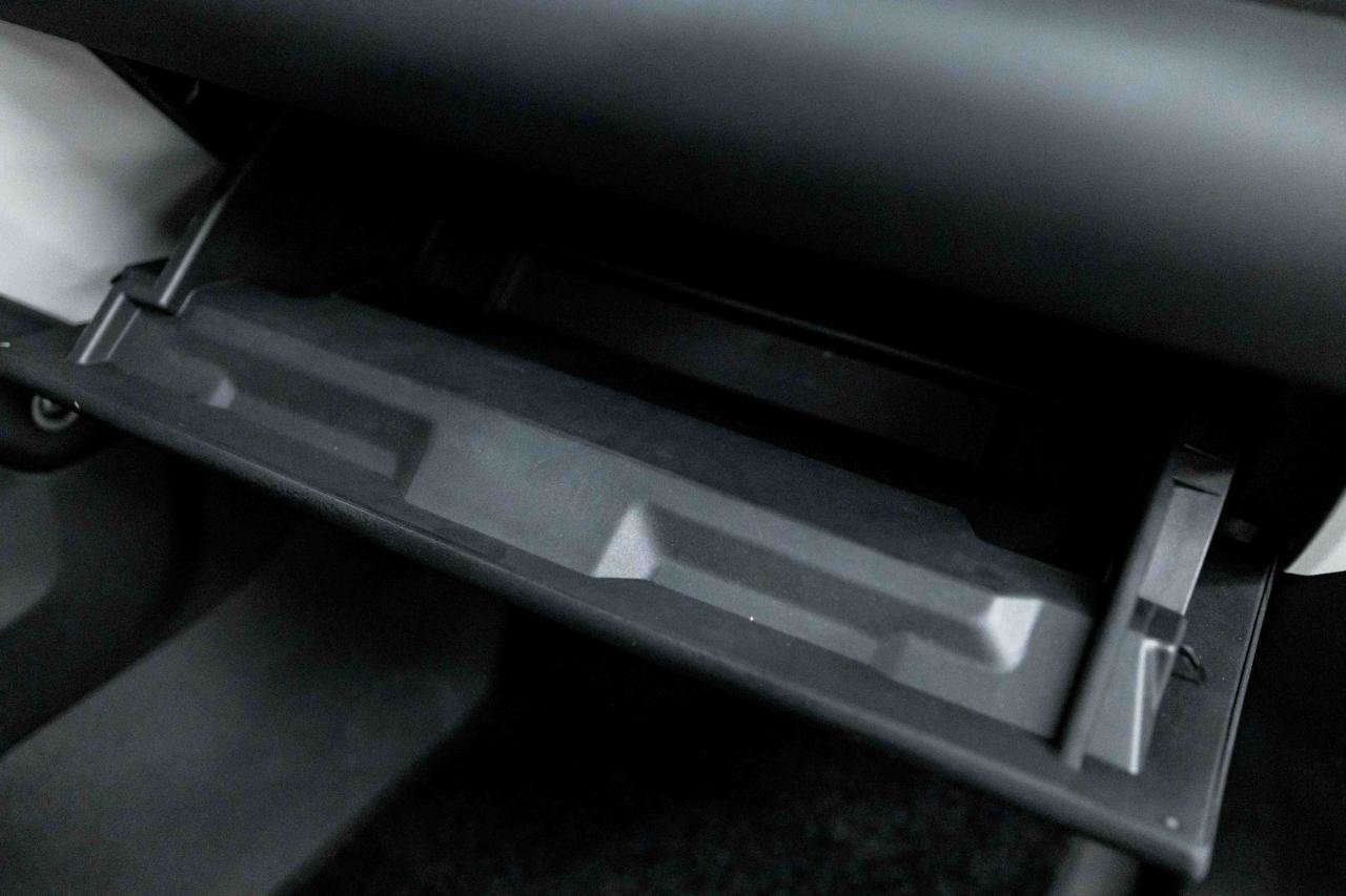 2023 Land Rover Defender 130 SE