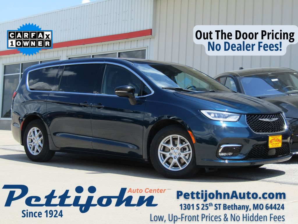 Used 2025 Chrysler Pacifica Select