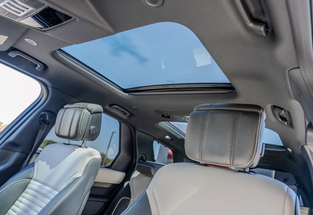 2023 Land Rover Discovery Metropolitan Edition