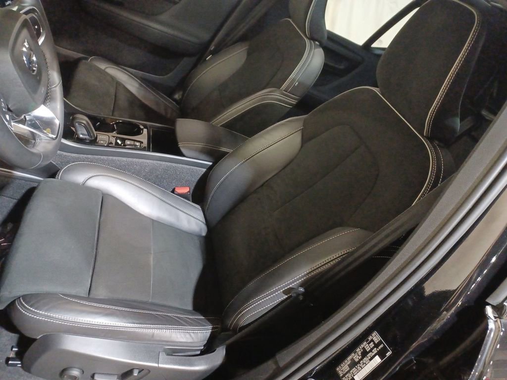 2022 Volvo Xc40 T5 R-Design