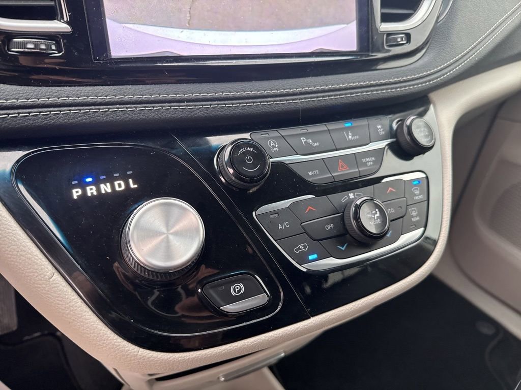 2022 Chrysler Pacifica Touring-L