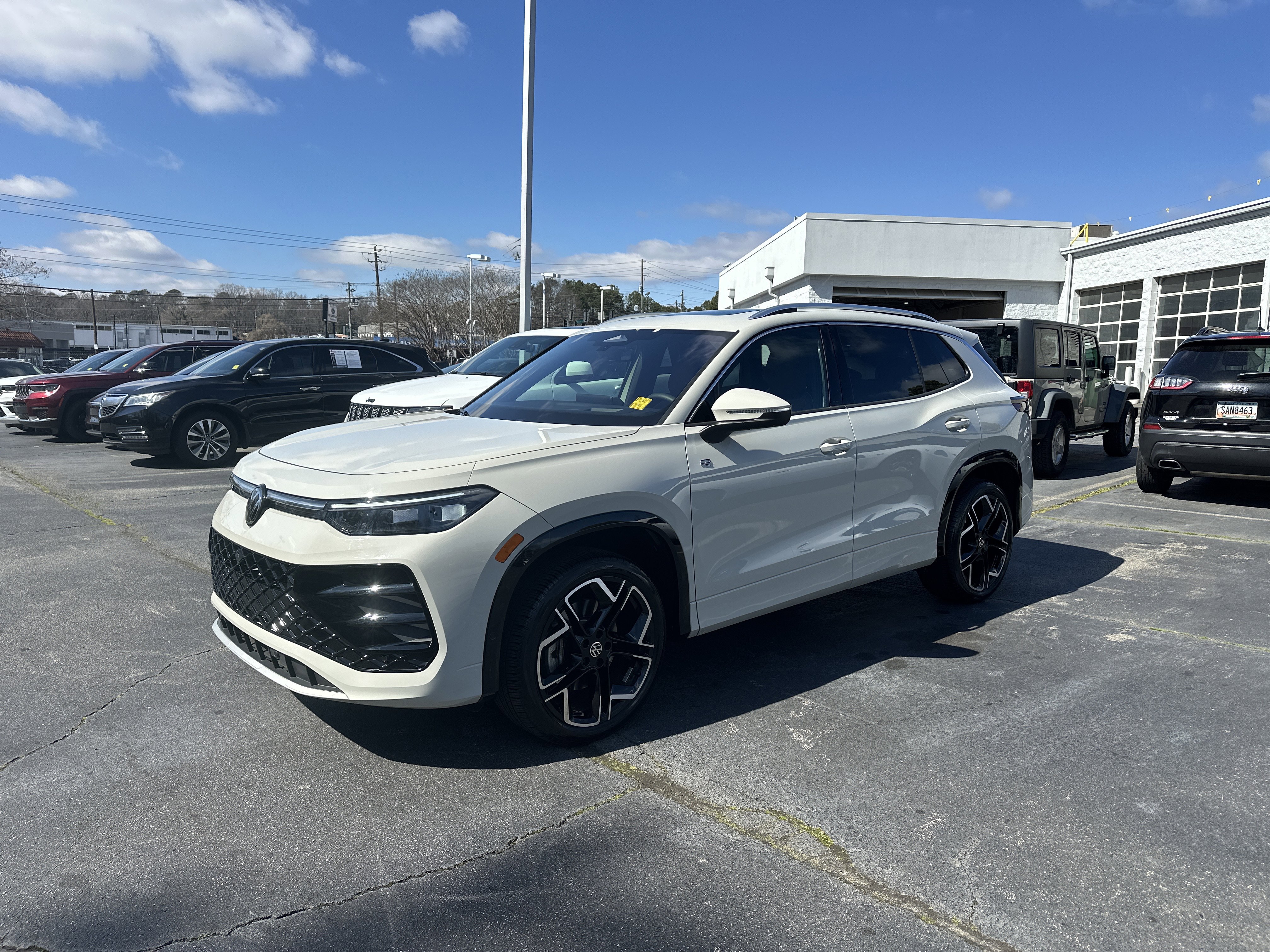 2025 Volkswagen Tiguan SEL R-Line