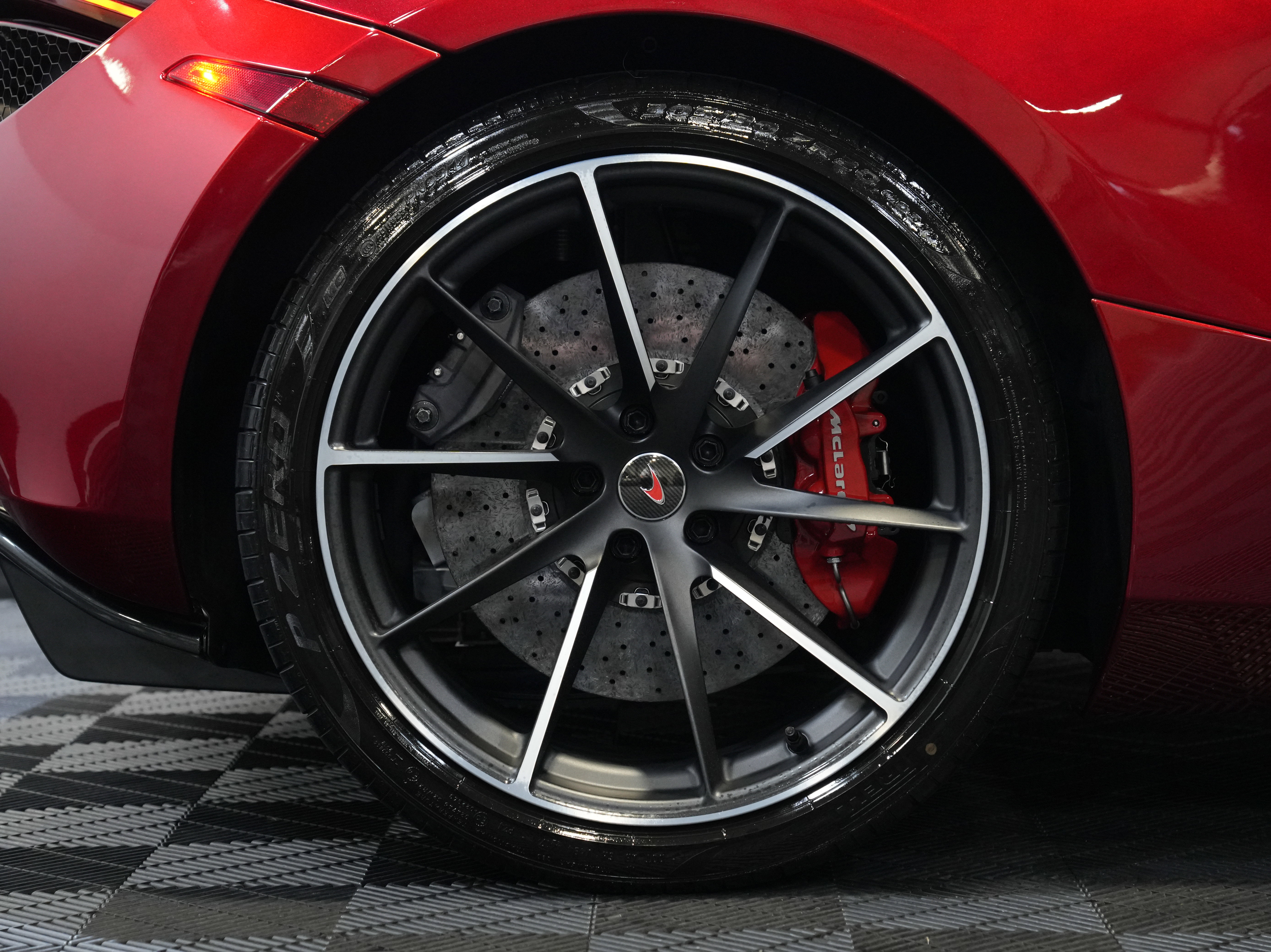 Used 2018 McLaren 720S photo 46