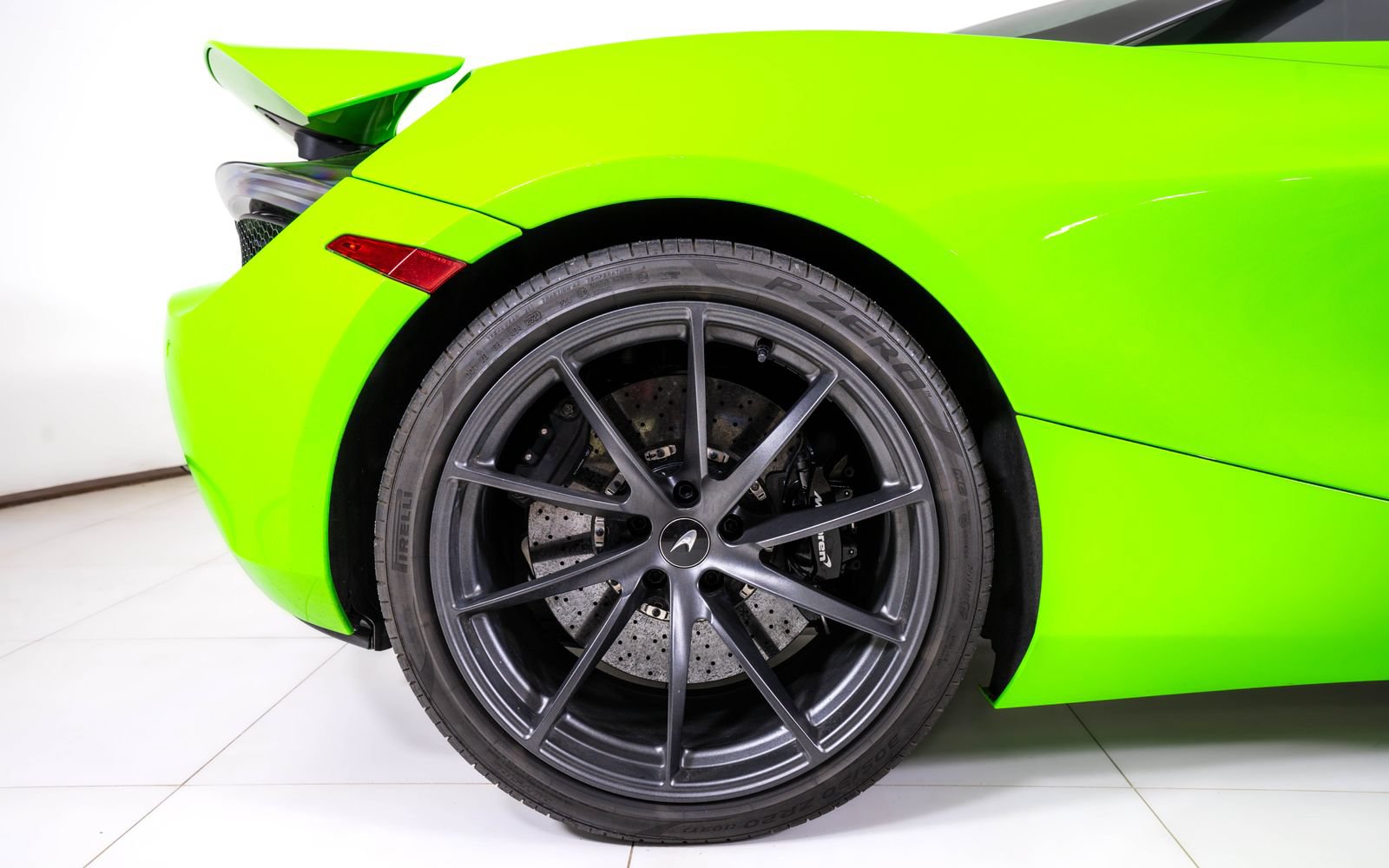 Used 2022 McLaren 720S Performance photo 17
