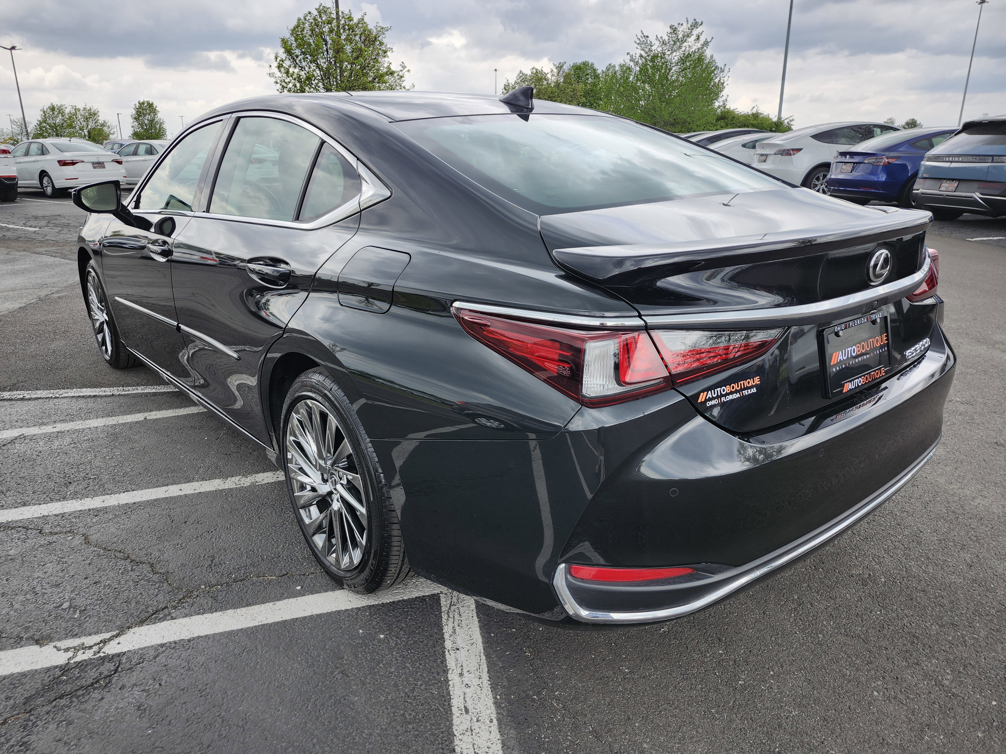 2025 Lexus ES 300h Ultra Luxury