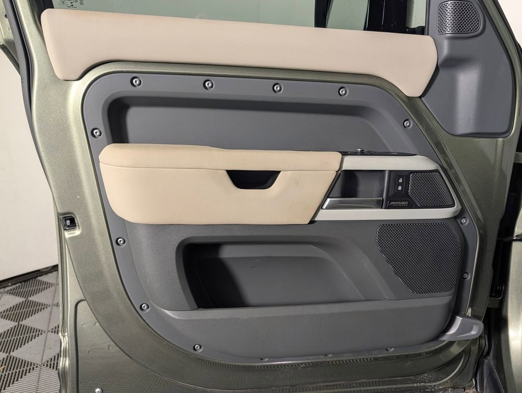 2022 Land Rover Defender 110 SE