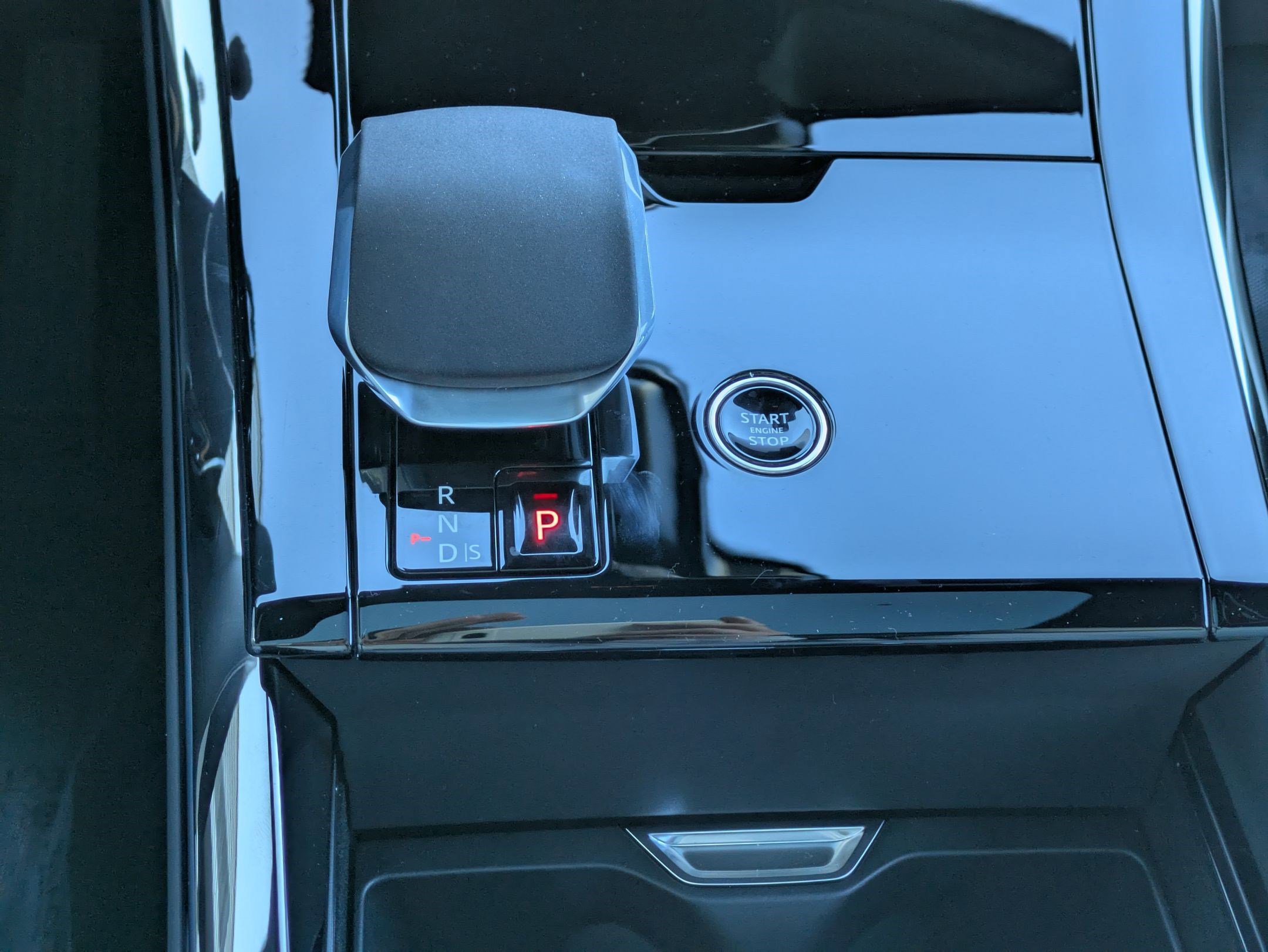 2026 Land Rover Range Rover Sport SE