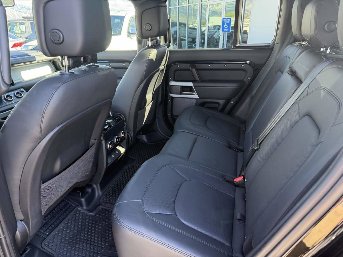 2024 Land Rover Defender 110 SE