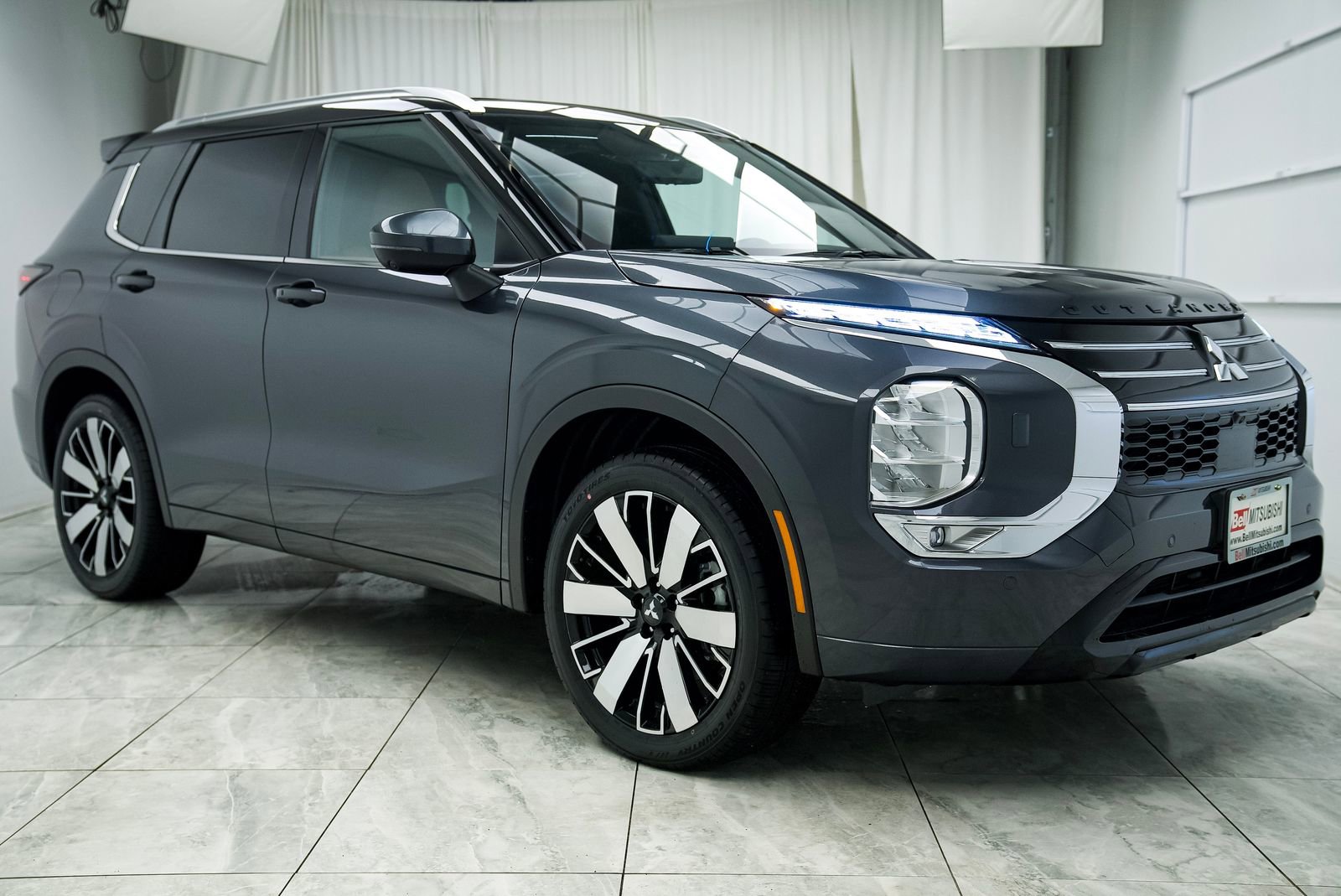 Used 2025 Mitsubishi Outlander SE