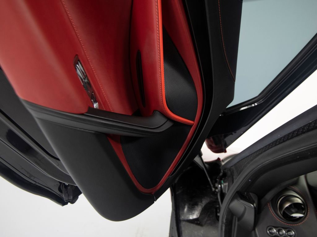 Used 2018 McLaren 720S photo 13