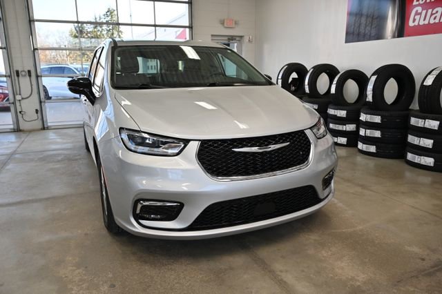 2024 Chrysler Pacifica Touring-L