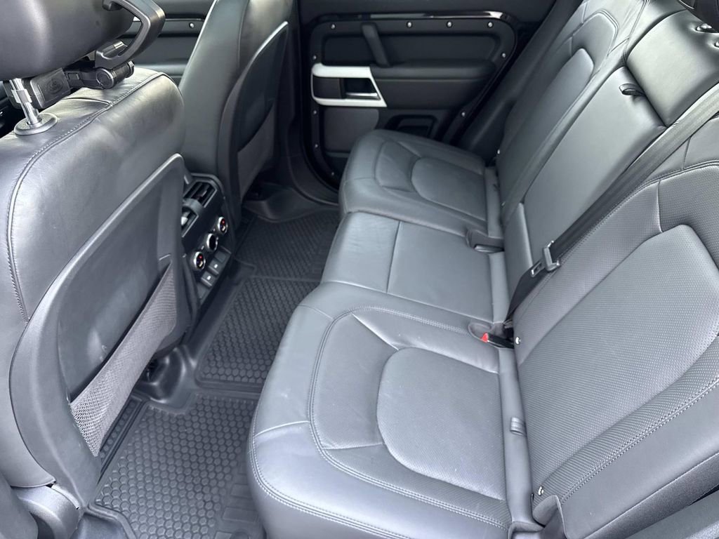 2024 Land Rover Defender 110 SE