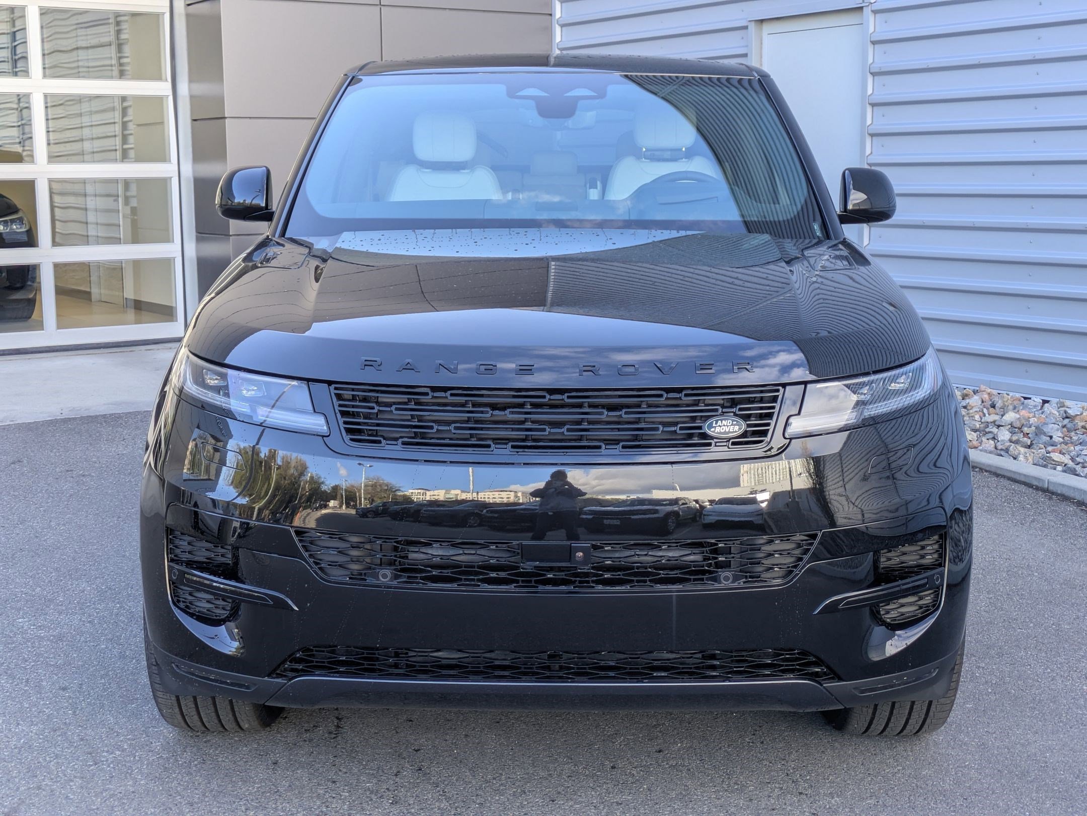 2026 Land Rover Range Rover Sport SE